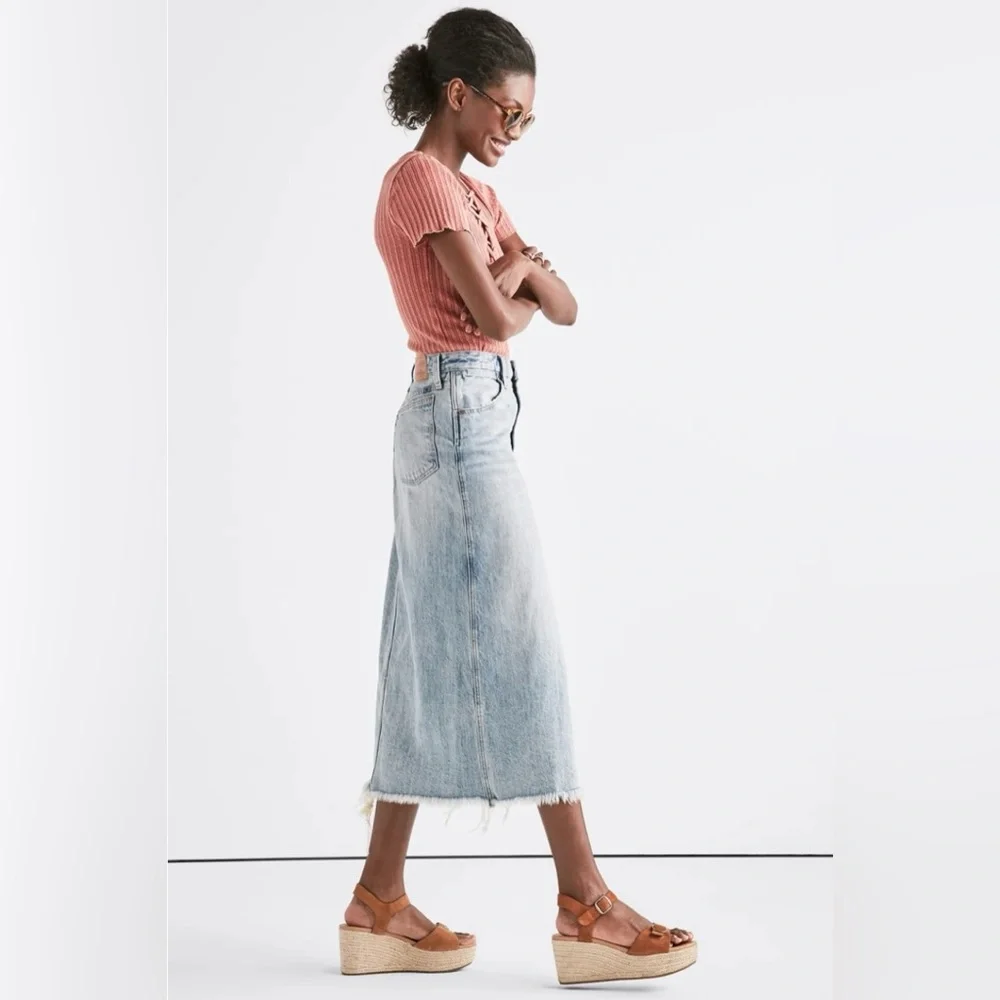 Lucky Brand Women’s Front Slit Denim Skirt Light Wash Size 0 - Picture 3 of 14